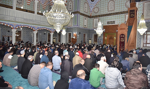 11 Ayın Sultanı Ramazan-ı Şerif Ayı içerisinde idrak edilen bin aydan daha hayırlı olan Kadir Gecesi’nde Kartepe’de camilerden semaya dualar yükseldi