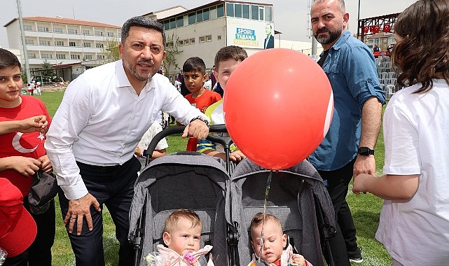 23 Nisan Ulusal Egemenlik ve Çocuk Bayramı, tüm yurtta olduğu gibi Nevşehir’de de coşkuyla kutlandı. Törene Nevşehir Belediye Başkanı Rasim Arı’da katıldı