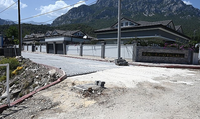 Arslanbucak Mahallesi’nde yol ve kaldırım çalışması