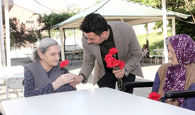 Başkan Önal, bayramın ilk gününde ilçe sakinleriyle buluştu