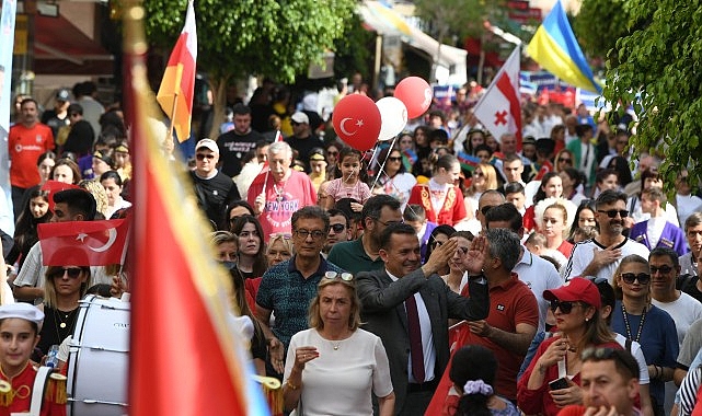 Dünya çocukları 23 Nisan’ı Yenişehir sokaklarında kutladı