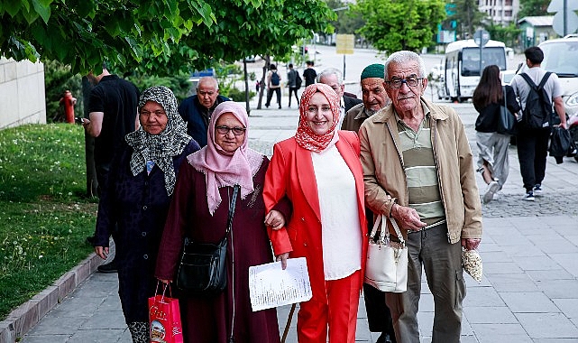 Keçiören Belediyesi bünyesinde yaş almışlara hizmet veren Gönül Köşkü Huzurevi sakinleri için sinema etkinliği düzenlendi