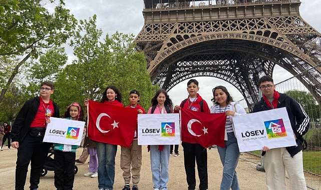 LÖSEV yurtdışı gezilerine devam ediyor. Lösemi ile mücadele eden ve tedavi süresince LÖSEV’den destek alan çocuklar dünyayı geziyor