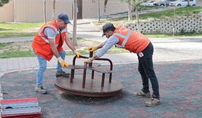 Nevşehir Belediyesi’nin yüzlerce personel ve onlarca iş makinesinden oluşan ekipleri bugün Mehmet Akif Ersoy Mahallesi ve Bekdik Mahallesi’ndeydi.