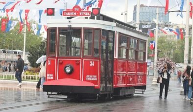 Taksim ve İstiklal Caddesi’nin simgelerinden nostaljik tramvayın yerine elektrik enerjisi ile çalışan bataryalı tramvay geliyor