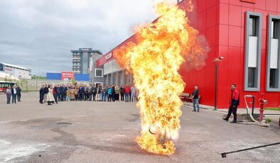 10-16 Mayıs Engelliler Haftası nedeniyle Sivas Belediyesi İtfaiye Müdürlüğü tarafından engeli bireylere yönelik yangın eğitimi verilerek tatbikat yapıldı