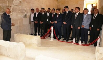 747. Türk Dil Bayramı ve Yunus Emre’yi Anma Etkinlikleri kapsamında Karamanoğlu Mehmetbey Balkusan’daki kabri başında anıldı