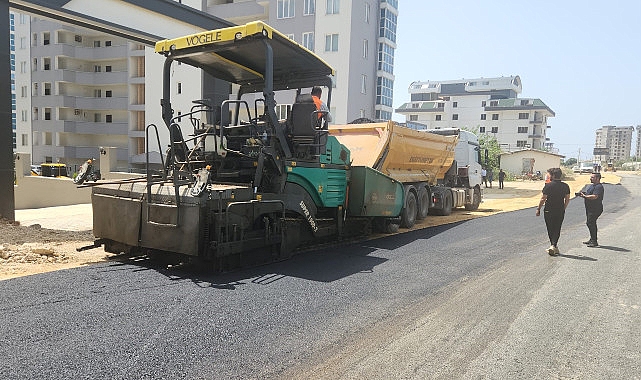 Alanya’da alt yapısı tamamlanan yerler asfaltlanıyor