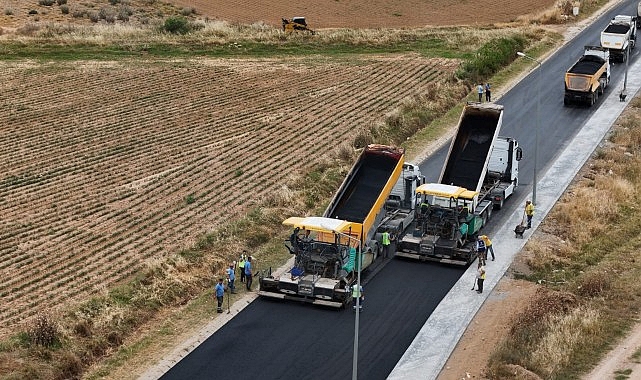 Aydın Büyükşehir Belediyesi, kent genelinde eş zamanlı olarak sürdürülen yol yapım çalışmalarına devam ediyor