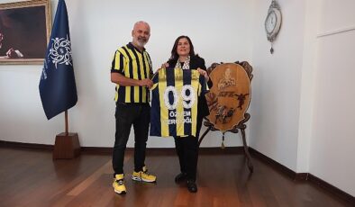 Aydın Fenerbahçeliler Derneği Başkanı Hayrettin Dincil Aydın Büyükşehir Belediye Başkanı Özlem Çerçioğlu’na nezaket ziyaretinde bulundu