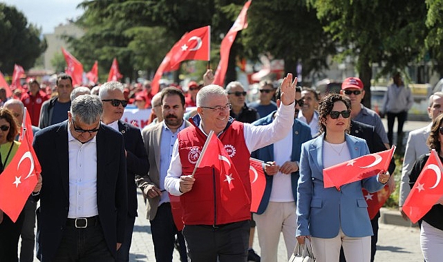 Başkan Mehmet Ertaş 1 Mayıs’ta işçilerle beraber yürüdü