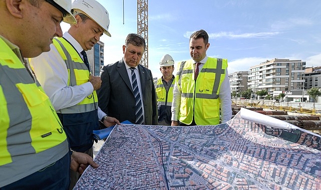 Başkan Tugay metro şantiyelerini inceledi Buca Metrosu’nda tünel kazıları ilerliyor