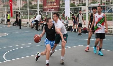 Basketbolcular Gaziemir’de kıyasıya yarıştı