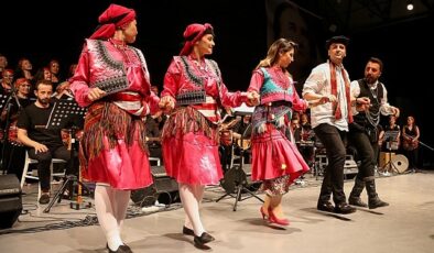 Bornova’da Halk Dansları Festivali