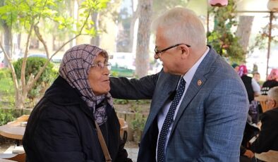 Burhaniye Belediye Başkanı Ali Kemal Deveciler, sosyal belediyecilik anlayışı ile yürüttüğü çalışmalara hız kesmeden devam ediyor