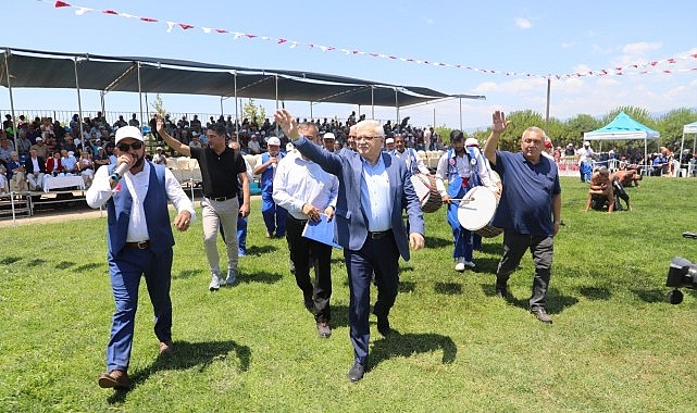 Burhaniye Belediyesi’nin düzenlediği ve bu yıl 8. kez gerçekleştirilecek olan Burhaniye Kızıklı Yağlı Pehlivan Güreşleri için geri sayım başladı