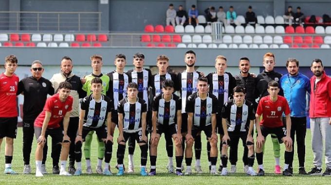 Burhaniye Belediyespor U-18 Takımı, Türkiye Şampiyonası’na son 24 turunda veda etti