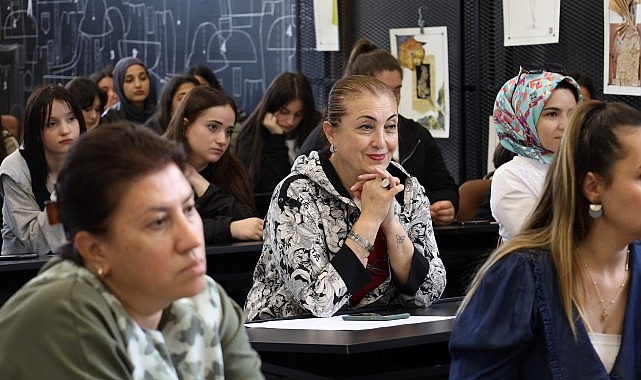 Büyükşehir’in SEKA İhtisas Merkezi’ndeki Moda Akademisinde; Cihan Nacar geleceğin modacılarıyla buluştu