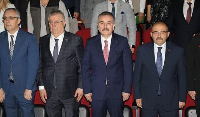 Edremit Belediye Başkanı Mehmet Ertaş, Balıkesir Valisi İsmail Ustaoğlu’nun katılımıyla düzenlenen Edremit Muhtarlar Buluşması’na katıldı