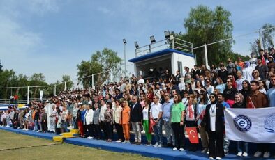 “Ege’ye Vefa Yılı Şenlik Yürüyüşü” renkli görüntülere sahne oldu