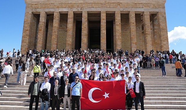 “Enerjinin Yıldızları”, 19 Mayıs’ı Atatürk’ün huzuruna çıkarak kutladı
