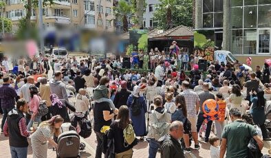 Gölcük Belediyesi kültür-sanat etkinlikleri kapsamında Değirmendere Çınarlık Meydanı’nda düzenlenen Çocuk Şenliği yoğun ilgi gördü