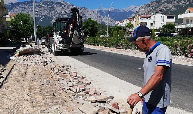 Kemer’de yol ve kaldırım çalışmaları