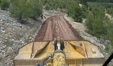 Kemer’de yol ve kaldırım çalışmaları