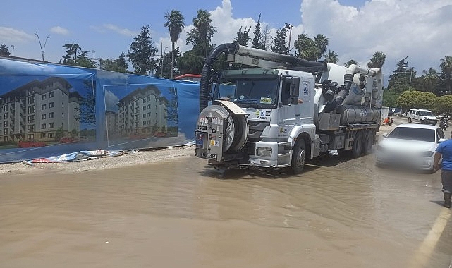 Konya Büyükşehir Ekipleri Hatay’da Sel ve Su Baskınlarına Müdahale Ediyor