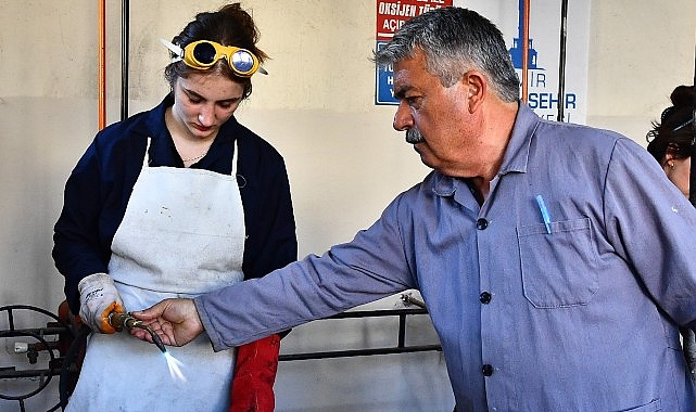 Meslek Fabrikası, kadın oksijen kaynakçıları yetiştiriyor Kadın kaynakçılar iş başında