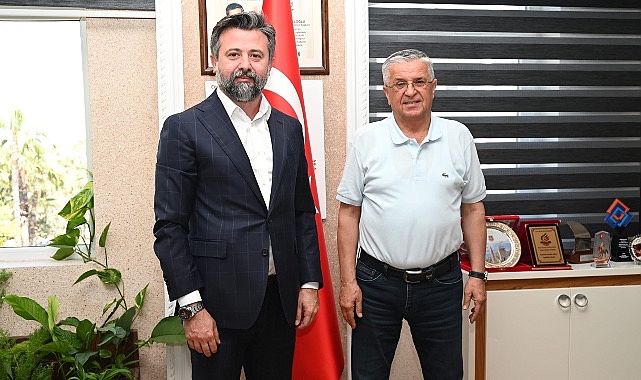 MHP Muratpaşa İlçe Başkanı Sadullah Güneş, Kemer Belediye Başkanı Necati Topaloğlu’nu makamında ziyaret etti