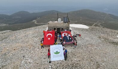 Osmangazili dağcılar 19 Mayıs’ı Uludağ zirvede kutladı