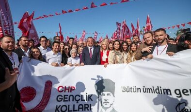 Samsun’da 19 Mayıs coşkusu Başkan Tugay kortej yürüyüşü ve törene katıldı