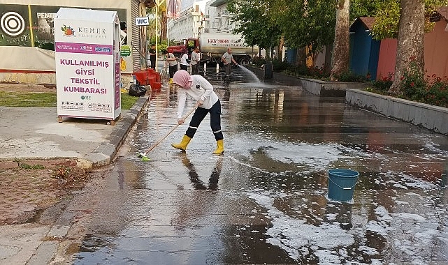 Sanat Sokağı’nda temizlik çalışması