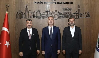 Yıldırım Belediye Başkanı Oktay Yılmaz ile Gürsu Belediye Başkanı Mustafa Işık İnegöl Belediye Başkanı Alper Taban’ı ziyaret etti