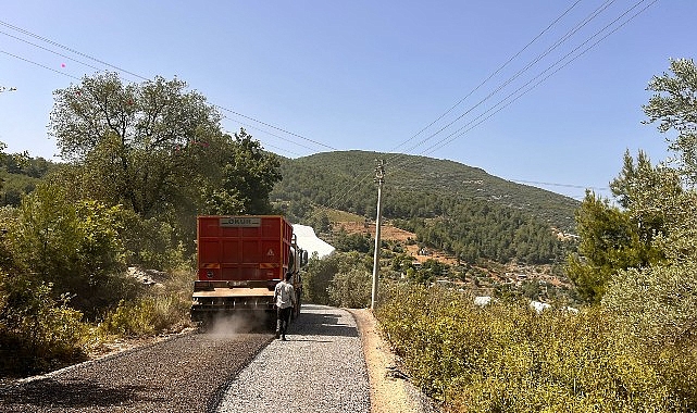 ASAT’ın Gazipaşa’daki sathi asfalt yapıyor