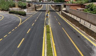 Aydın Büyükşehir Belediyesi, birçok farklı noktada yol yapım çalışmalarına hızla devam ediyor