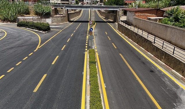 Aydın Büyükşehir Belediyesi, birçok farklı noktada yol yapım çalışmalarına hızla devam ediyor