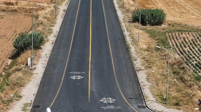 Aydın Büyükşehir Belediyesi, kent genelinde eş zamanlı olarak sürdürülen yol yapım çalışmalarına devam ediyor