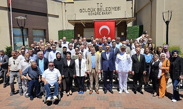 Gölcük’te düzenlenen Kent Bayramlaşması; toplumun her kesiminden temsilciler vatandaşların geniş katılımı ile gerçekleştirildi