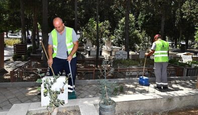 İzmir’de bayram öncesi mezarlıklar için özel bakım