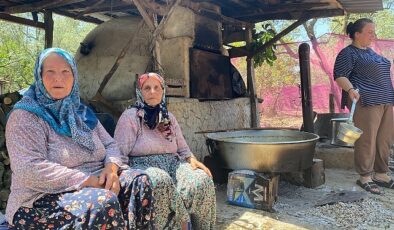 İznik’e bağlı Göllüce Mahallesi’nde asırlardır imece usulüyle devam eden ‘Dede Çorbası’ etkinliği bu yıl da gerçekleşti