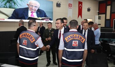 Karaman Belediye Başkanı Savaş Kalaycı, valilik tarafından düzenlenen bayramlaşma programına katıldı