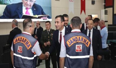 Karaman Belediye Başkanı Savaş Kalaycı, valilik tarafından düzenlenen bayramlaşma programına katıldı