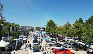 Klasik otomobiller Urla’da buluştu