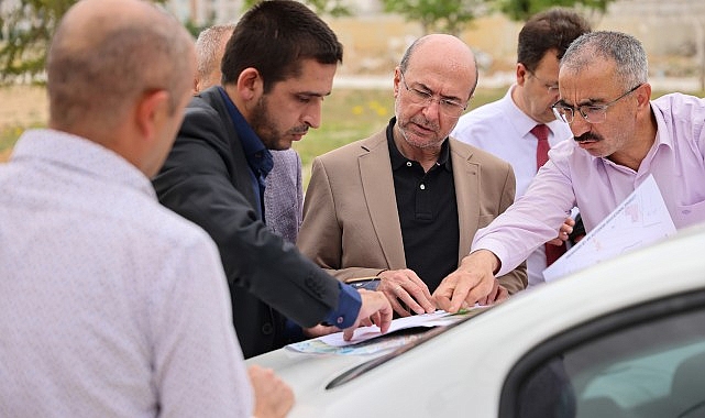 Selçuklu Belediye Başkanı Ahmet Pekyatırmacı, ilçeye kazandırılacak olan ve yapımı devam eden Yelda Parkı’nın yapım çalışmalarını yerinde inceledi