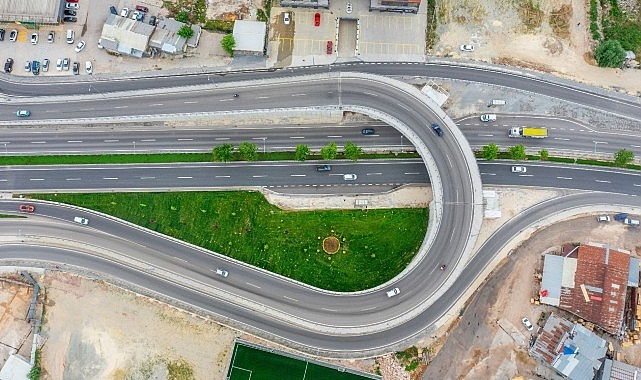 Solaklar Köprülü Kavşağı’na kadın eli değdi