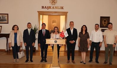Türkiye Büyük Millet Meclisi Başkan Vekili ve Denizli Milletvekili Gülizar Biçer Karaca, Muğla Büyükşehir Belediye Başkanı Ahmet Aras’ı ziyaret etti