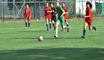 U13-U15 Kız Futbol Ligi’nde ilk düdük çaldı