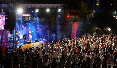 Aydın Büyükşehir Belediyesi ve Kuşadası Belediyesi, ortaklaşa düzenledikleri yaz konserleri ile vatandaşları kültür ve sanat etkinlikleriyle buluşturmayı sürdürüyor